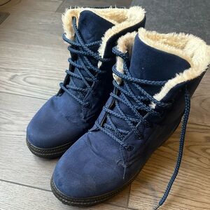 Navy fur lined boots for women, size 6.5